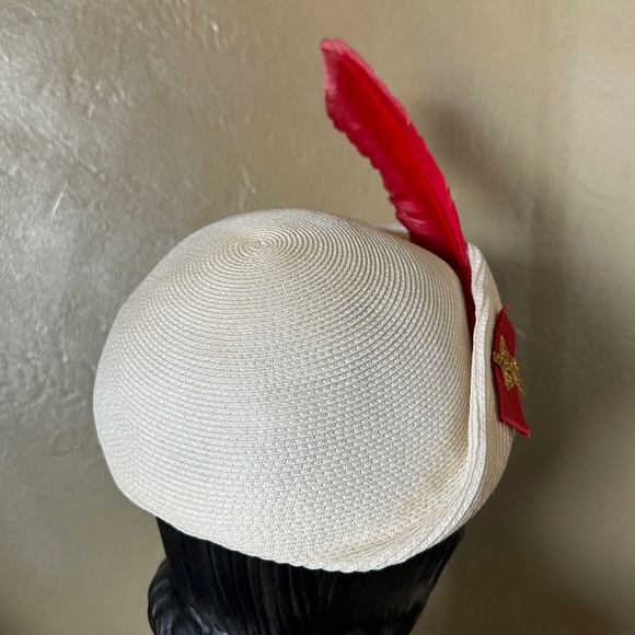 CHARMING 1950\'S WHITE STRAW JULIET CAP + TALL, RED FEATHER & GROSGRAIN TRIM main image 4